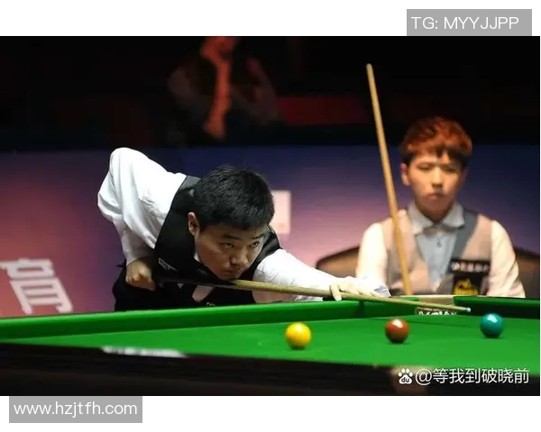 丁俊晖与墨菲对决精彩瞬间回顾下跪视频引发热议 丁俊晖与墨菲对决精彩瞬间回顾下跪视频引发热议